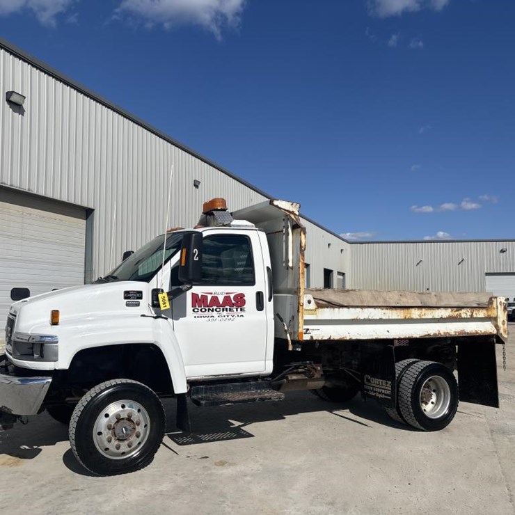 #5081 • 2005 GMC C4500 4x4 Single Axle Dump Truck