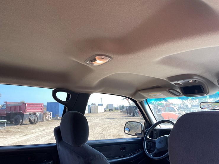 2002-chevrolet-silverado-2500hd-image-65