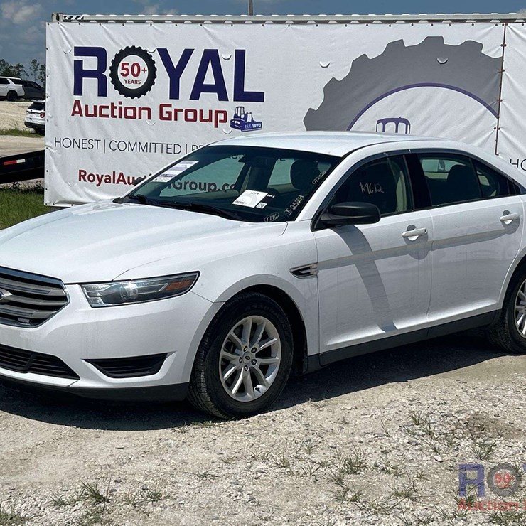 2015 Ford Taurus SE Sedan