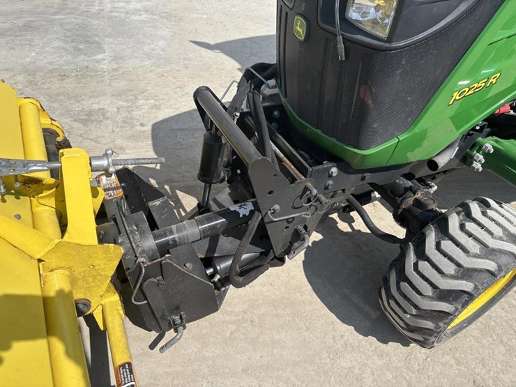 john-deere-1025-image-15