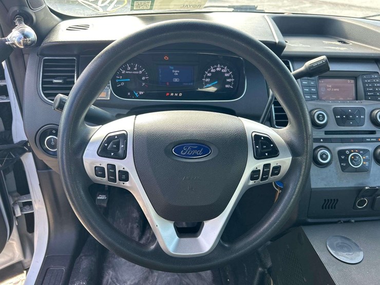 2014-ford-taurus-awd-sedan-image-11