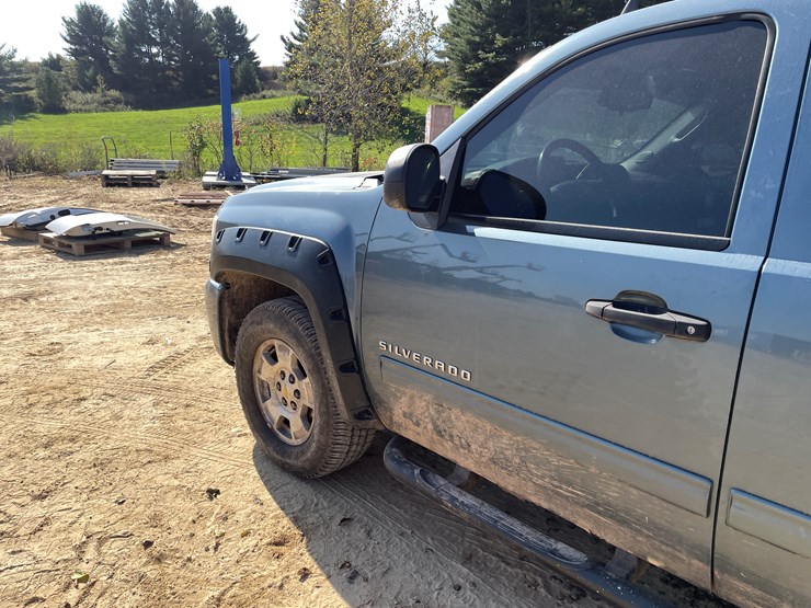 2010-chevrolet-silverado-1500-image-34