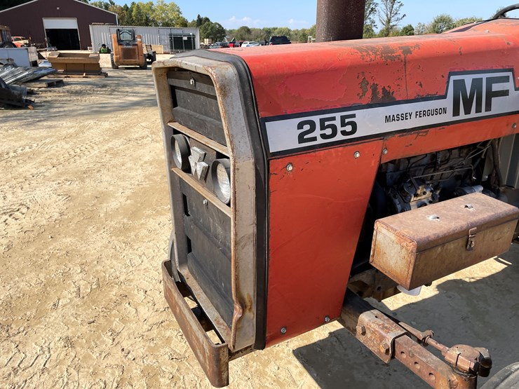 #1890-•-massy-ferguson-255-tractor-image-10