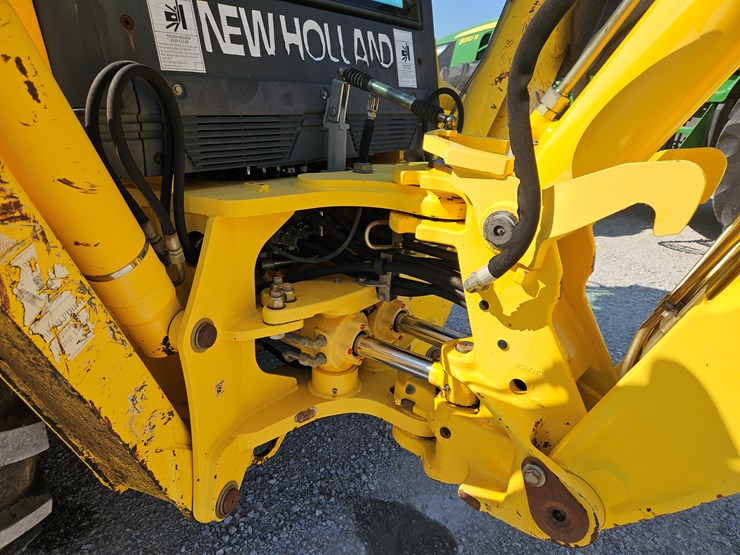 2005-new-holland-lb75b-image-16