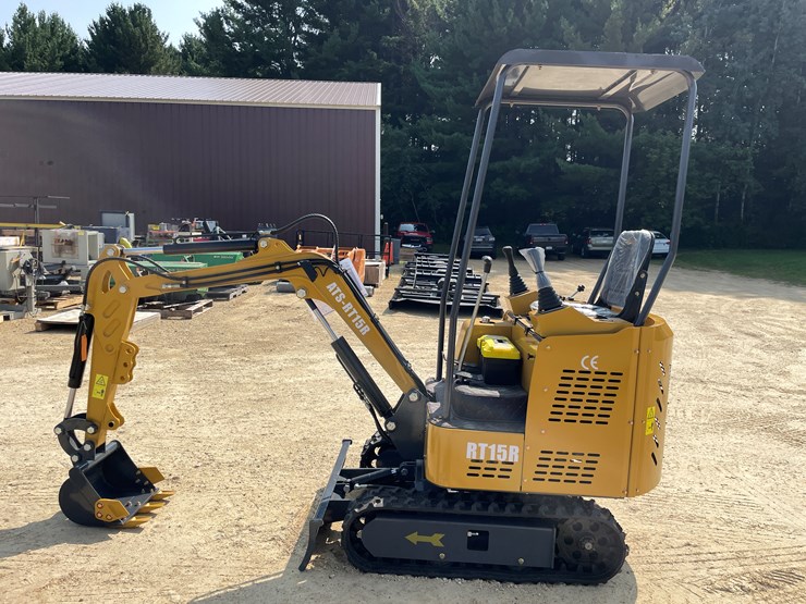 #211-•-new-rt15r-mini-excavator-image-2