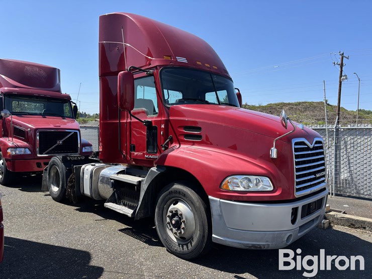 2015-mack-600-truck-tractor-image-3