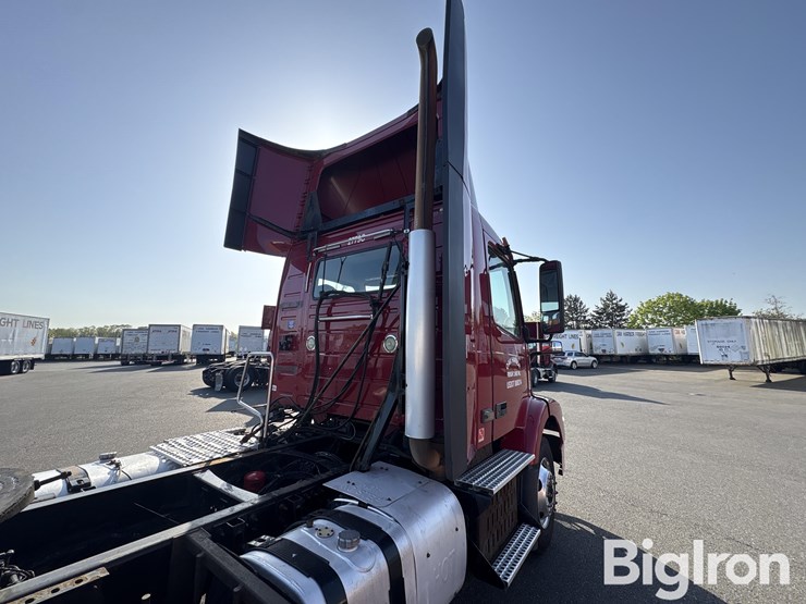 2016-volvo-vnm42t-truck-tractor-image-17