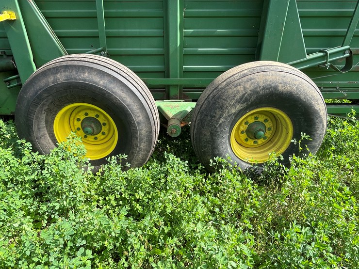 john-deere-200-image-30