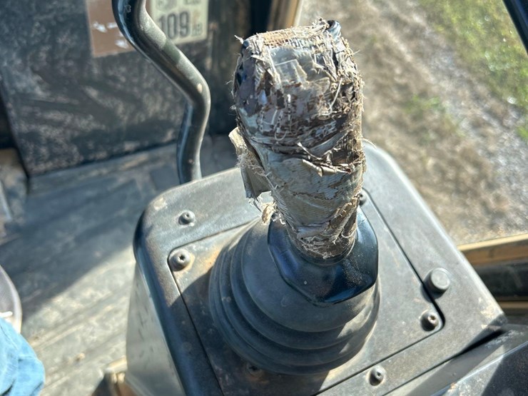 2004-caterpillar-953c-image-23