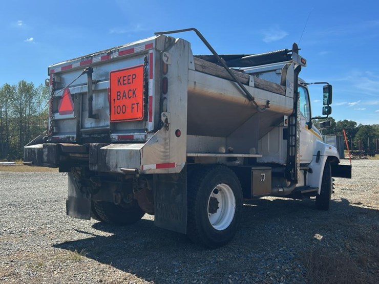#1963-•-2010-dump-&-spreader-truck*-image-5