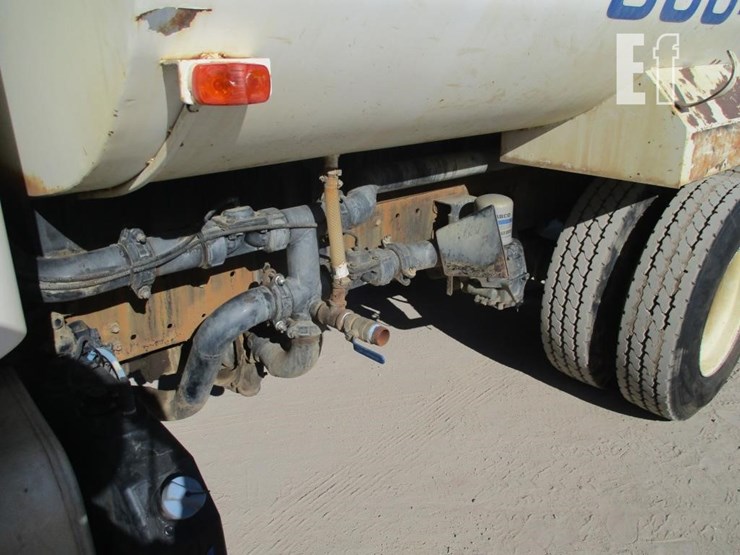 2012-freightliner-business-class-m2-106-image-16