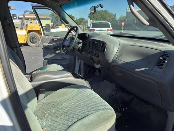 2001-ford-expedition-image-9