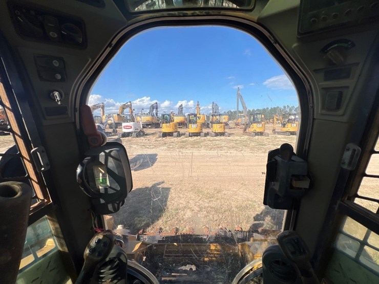 2017-caterpillar-299d2-image-24