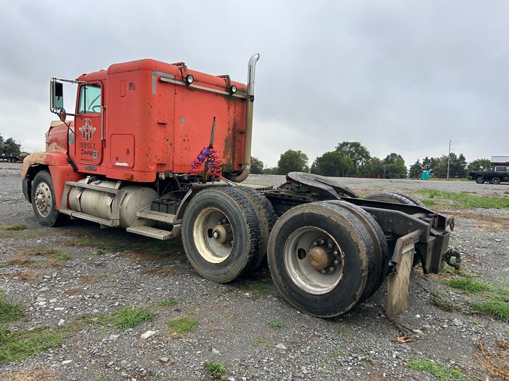 1995-freightliner-fld120-image-5
