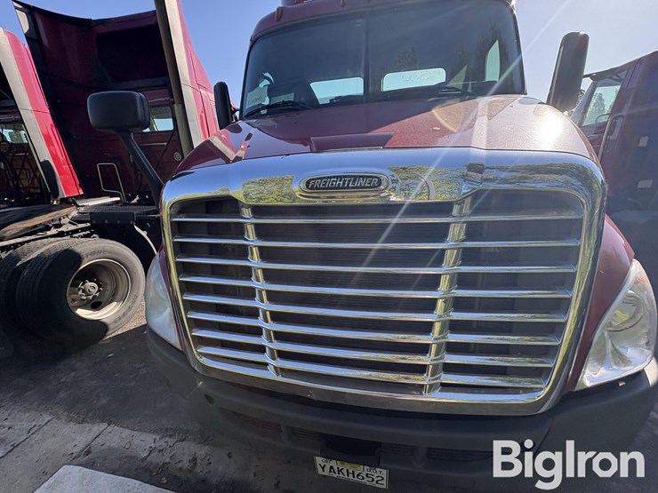 2016-freightliner-ca113dc-truck-tractor-image-12