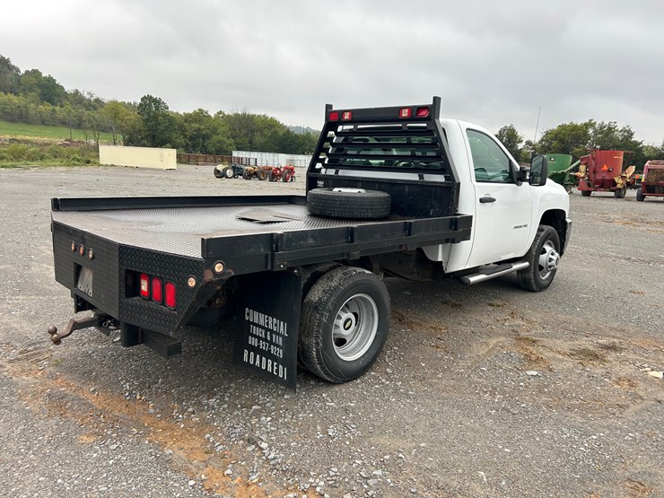 2013-chevrolet-3500-image-6