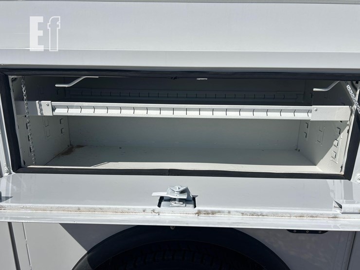 2023-chevrolet-silverado-6500hd-image-13