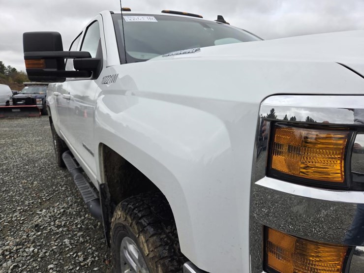 2018-chevrolet-2500-image-13