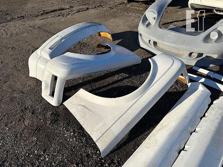 porshce-fiberglass-body-panels-image-6