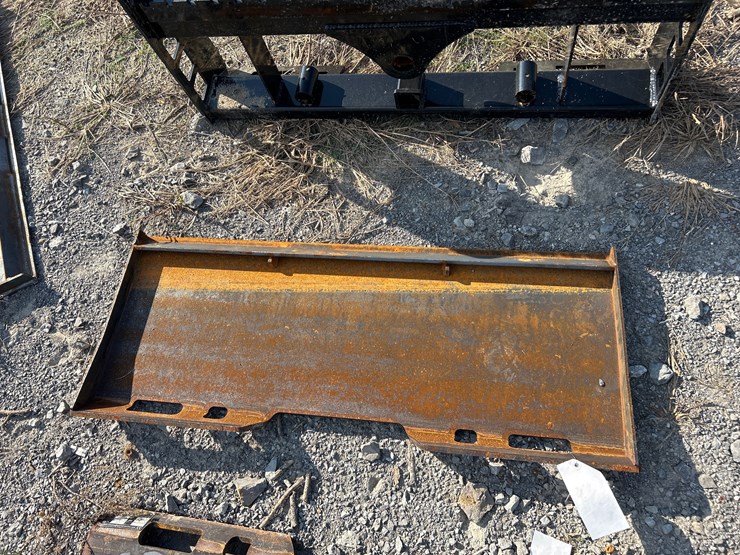 #29-•-(1)-hd-skid-steer-mount-plate-image-1