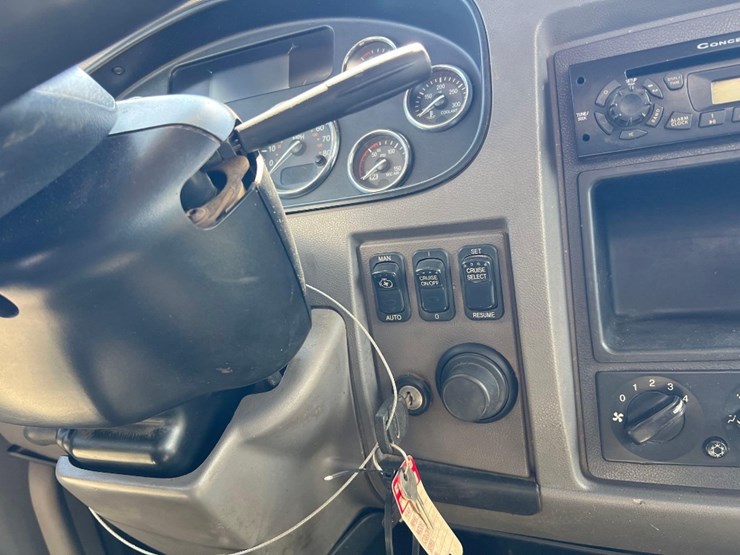 2012-peterbilt-pb348-fuel-&-lube-truck-image-48