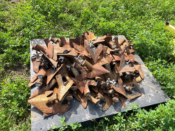 #4446-•-pallet-of-used-chisel-teeth-image-4