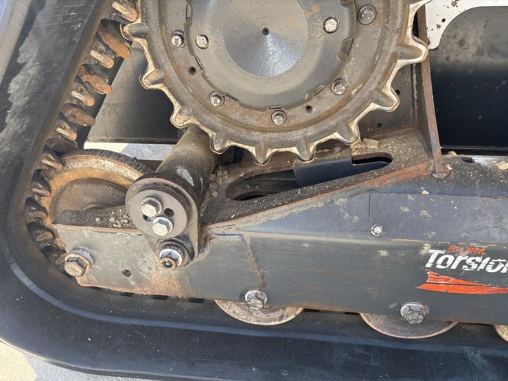 2022-bobcat-t870-image-54