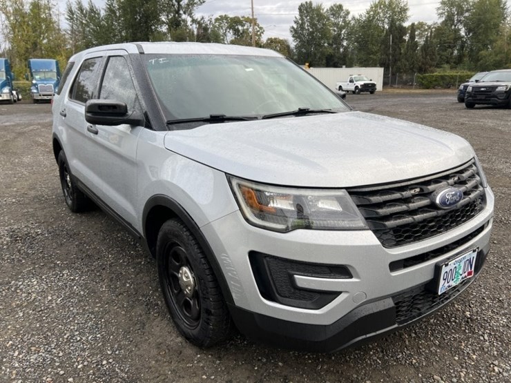 2017-ford-explorer-image-2