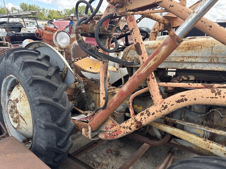 #2305-•-1953-ferguson-tractor-w/-tandem-axle-trailer-image-17