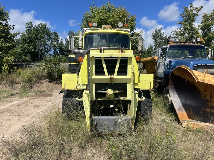 #1555-•-1992-mack-4x4-flatbed-truck-image-7