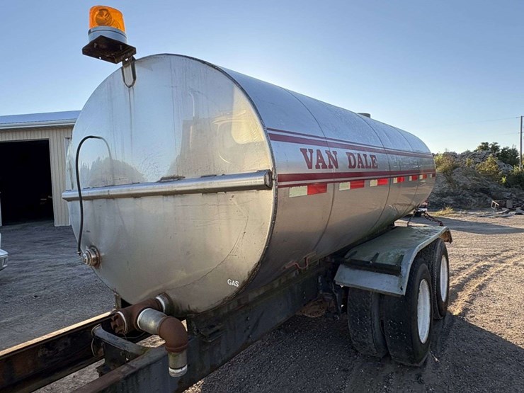 1989-international-8300-water-truck,-cummins-350,-10-speed,-tandem-axle,-246”-wb,-lopro-22.5-on-stee-image-21