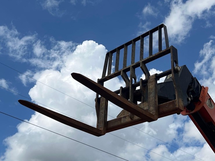 2016-jlg-6036-telescopic-forklift-image-27