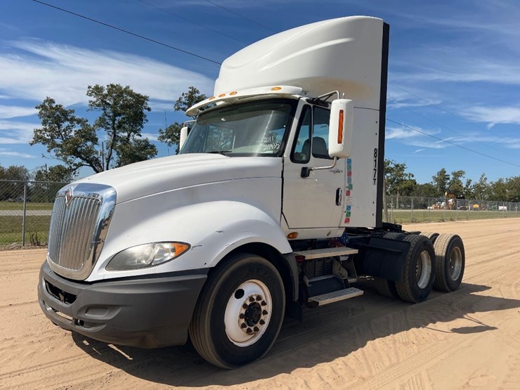 2011-international-prostar-+122-6x4-daycab-road-tr-image-8