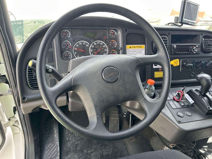 2020-freightliner-m2-106-elgin-street-sweeper-truck-image-14