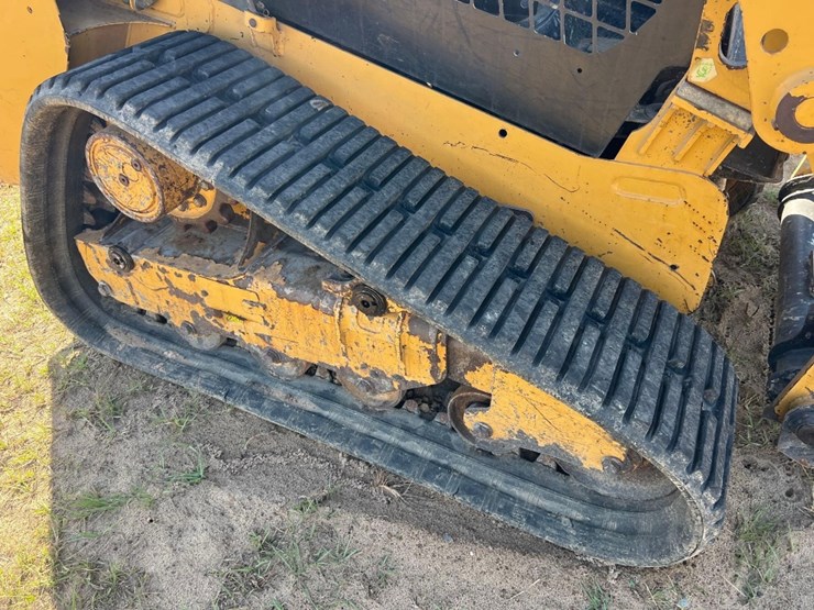 2017-caterpillar-249d-image-11