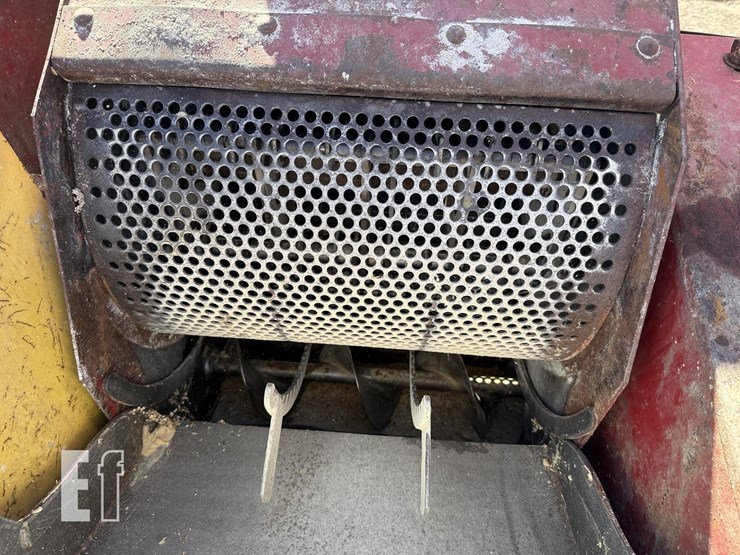 new-holland-358-image-11