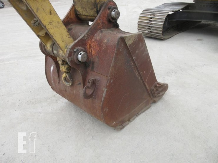 2018-caterpillar-320-image-15