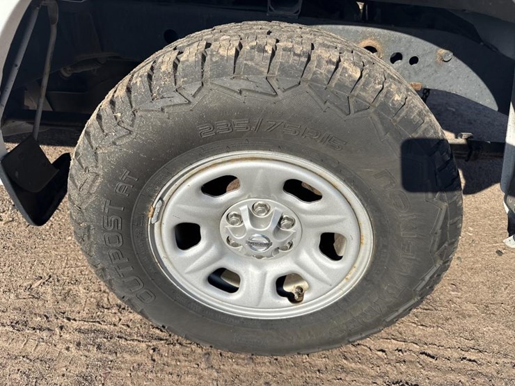 #2906-•-2017-nissan-pickup-truck-image-39