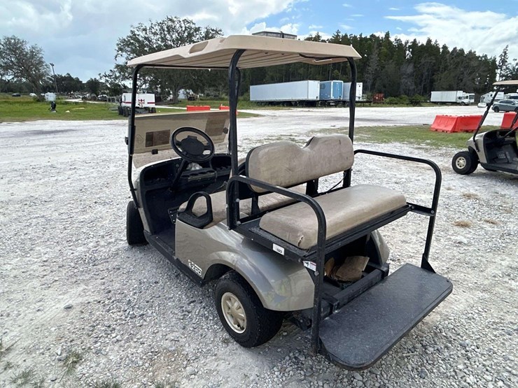 ez-go-electric-golf-cart-image-4