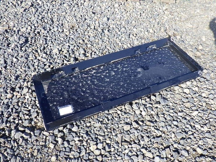 skid-steer-mounting-plate-image-2