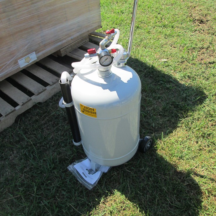 #29304 • Roughneck 8-601 Pneumatic Oil Dispenser