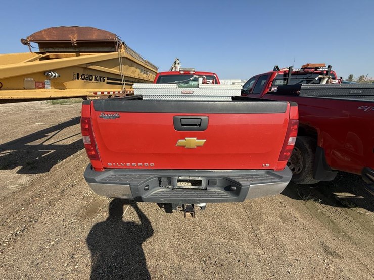 #2141-•-2013-chevrolet-silverado-2500hd-4x4-pickup-truck-image-12