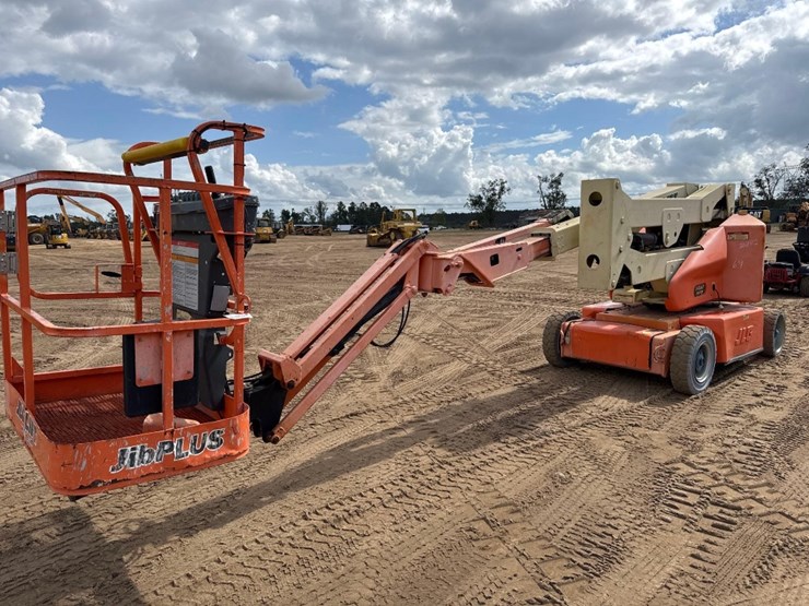 2007-jlg-e400ajp-image-3