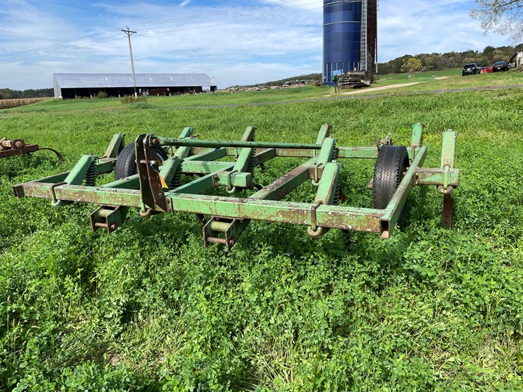 john-deere-11-image-1