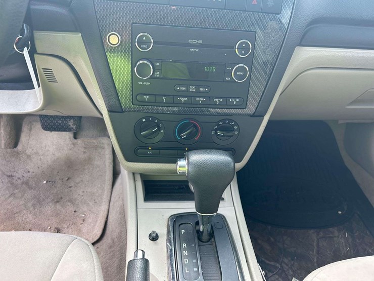 2008-ford-fusion-se-sedan-image-17