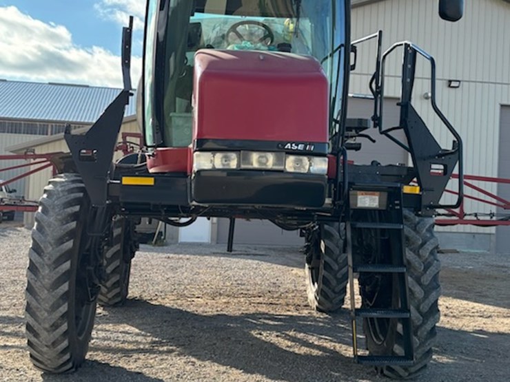 2011-case-ih-patriot-4420-image-3