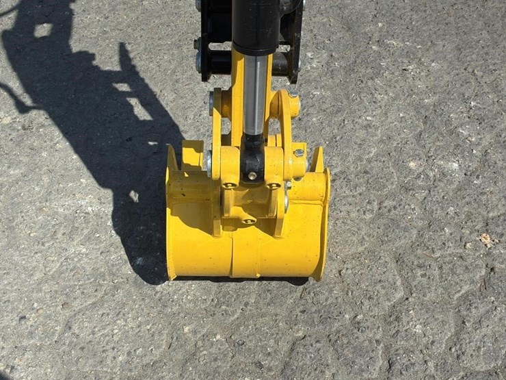 2024-dig-master-dm100-excavator-image-8