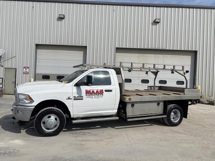 2016-dodge-ram-3500-image-1