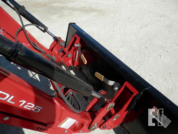 2019-massey-ferguson-1735m-image-8