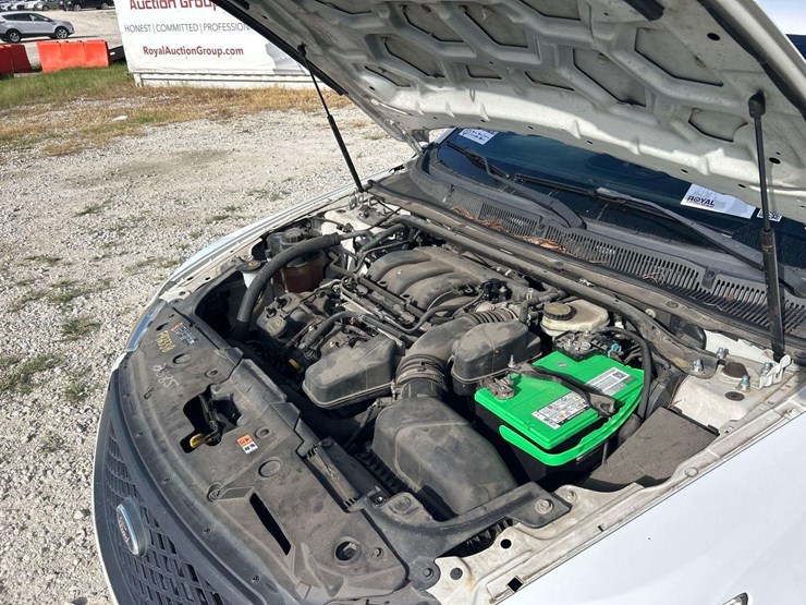 2014-ford-taurus-awd-sedan-image-7